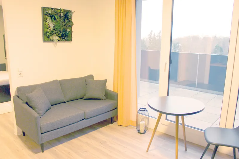 Möbliertes Penthouse-Apartment mit Dachterrasse — photo 1